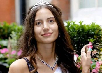 රූ රැජින තරඟයකදී මේකප් නොමැතිව තරග කළ පළමු රුවැත්තිය