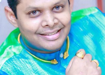 පියුමි හංසමාලිගෙන් චන්දිමාල් ජයසිංහට රුපියල් ලක්ෂ පහළොවක තෑග්ගක්