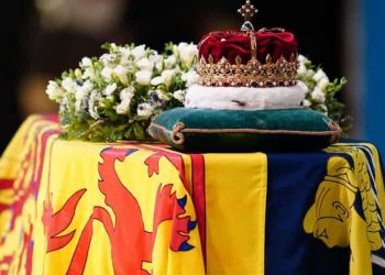 රැජිනගේ අවමංගල්‍යය සිදුකෙරෙන හැටි