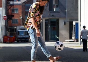 ජාත්‍යන්තර ක්‍රීඩා පිටියේ බලවත්ම කාන්තාව ලෙස කිරුළ පැළදු ඇය