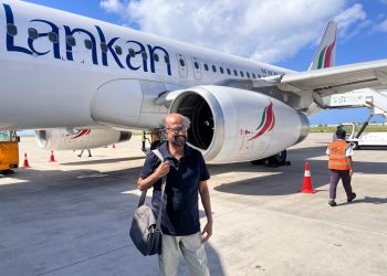 ඉන්දීය ජනප්‍රිය නළු රජිනිකාන්ත් දිවයිනට