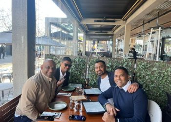 ධනුෂ්ක ගුණතිලක බලන්න ගිය අය