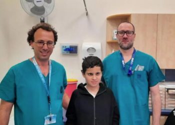 බිහිසුණු අනතුරකින් පසු හිස නැවත බද්ධ කළ ශල්‍යකර්මය