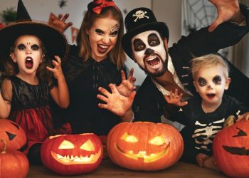 හොල්මන් Make Up චීන උමං දුම්රියේ තහනම්