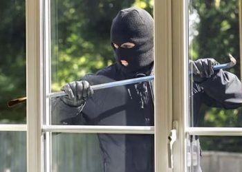 සොරාට නින්ද ගිහින් – ගොරවන සද්දෙට මාට්ටු වෙලා