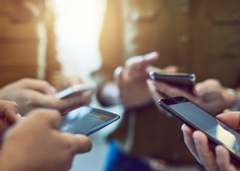 අලුත් අවුරුද්දේ ඉහළ යන දුරකථන සේවා ගාස්තු