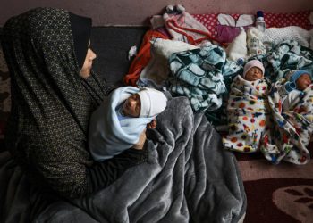 ගාසා යුද ගැටුම් මධ්‍යයේ සිව් නිවුන් දරු උපතක්